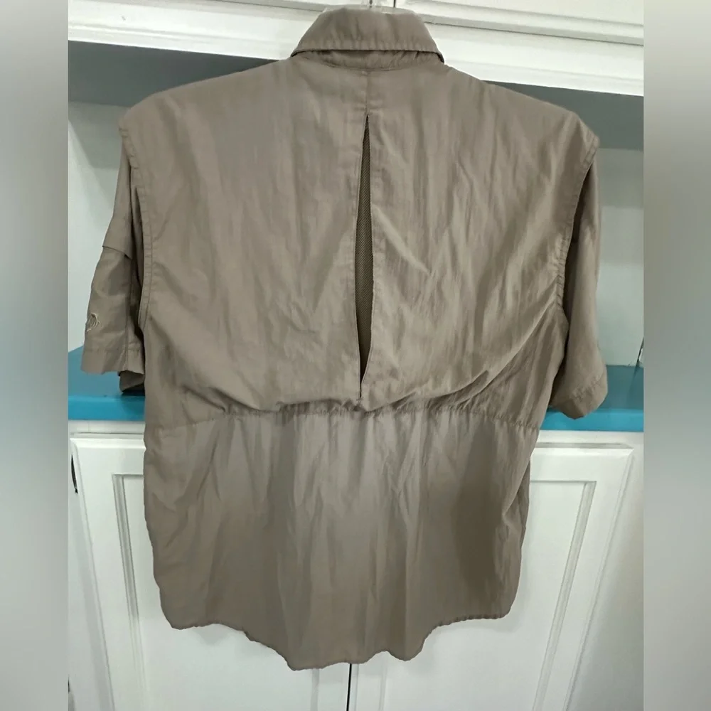 REEL LEGENDS Performance Vented Fishing Shirt Size‎ S Fits M Snap Front Rod Tab